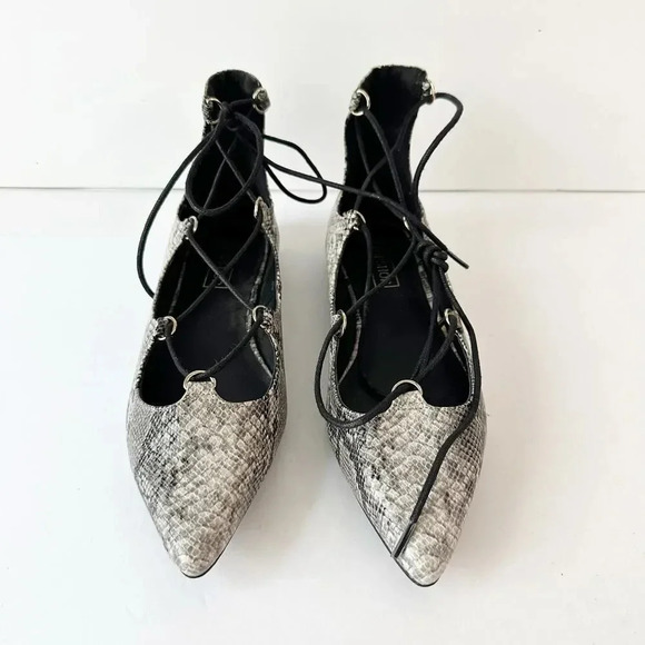 TOPSHOP Size 6.5 Gray Snakeskin Lace Up Flats Pointy Toe - Picture 3 of 9